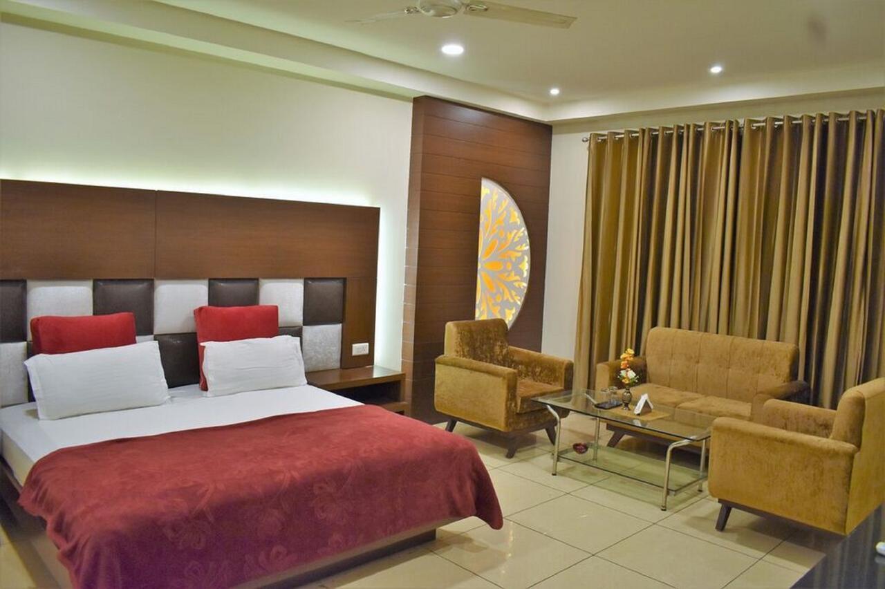 Hotel Ashish Continental Phagwāra Exterior foto